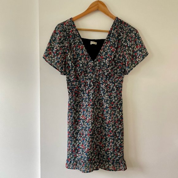 Abercrombie & Fitch Dresses & Skirts - Abercrombie & Fitch Floral Smocked-Back V-Neck Dress